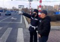 红灯前的选择题：  哈尔滨街头这些瞬间，让交警给你划重点！