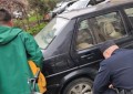 车胎漏气趴窝 民警及时帮助